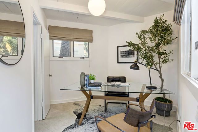 136 Beloit Avenue, Los Angeles, CA 90049
