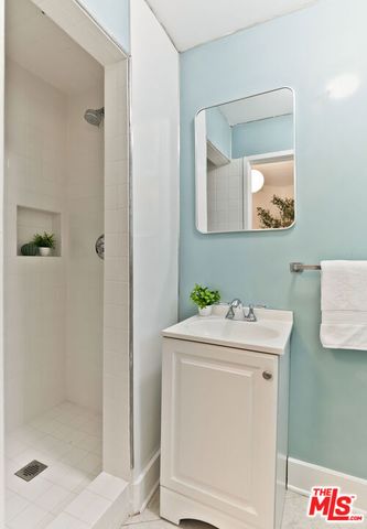 136 Beloit Avenue, Los Angeles, CA 90049