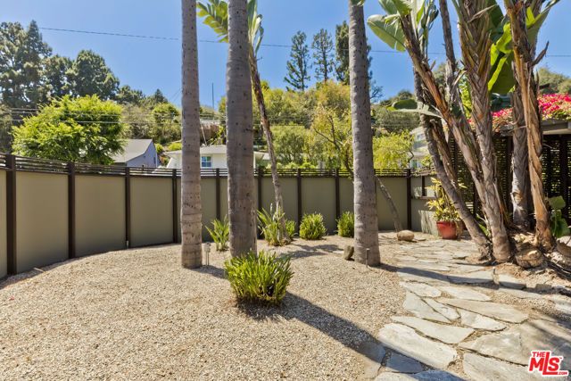 136 Beloit Avenue, Los Angeles, CA 90049