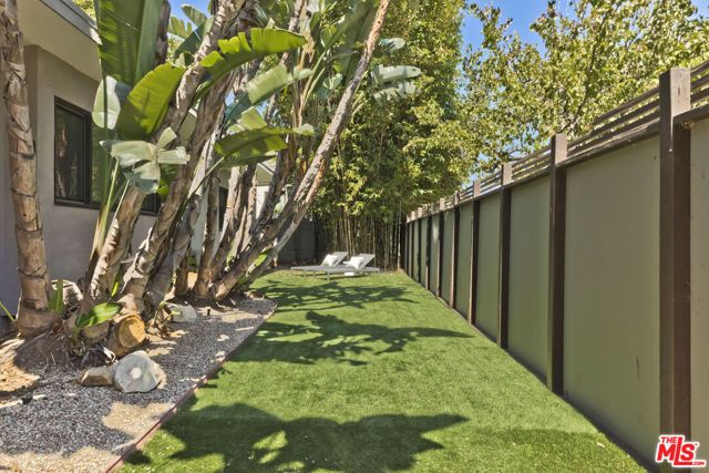 136 Beloit Avenue, Los Angeles, CA 90049