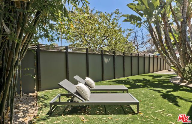 136 Beloit Avenue, Los Angeles, CA 90049