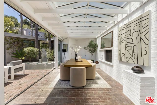 136 Beloit Avenue, Los Angeles, CA 90049