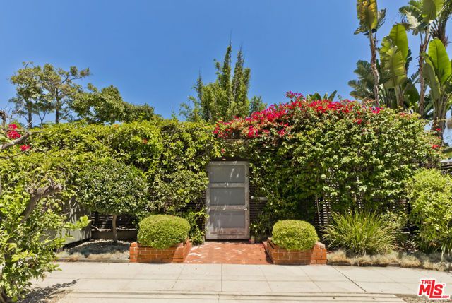 136 Beloit Avenue, Los Angeles, CA 90049