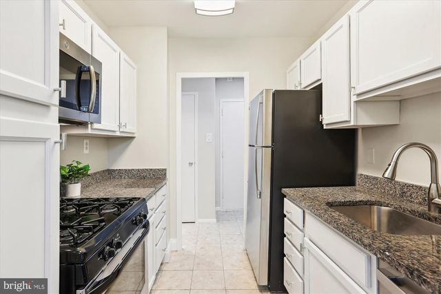 4000 Tunlaw Rd NW Apt 428, Washington, DC 20007