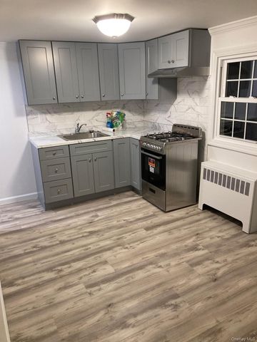 29 Lexington Avenue 2, Westbury, NY 11590