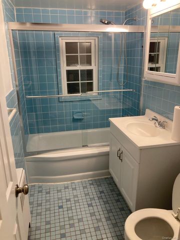 29 Lexington Avenue 2, Westbury, NY 11590