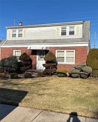 29 Lexington Avenue 2, Westbury, NY 11590