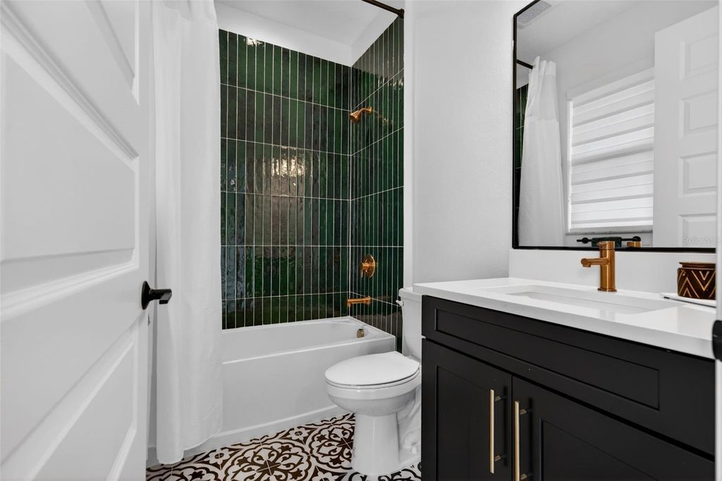 Image 43 of property listing at 17510 SAVORY MIST CIRCLE, Bradenton, FL 34211