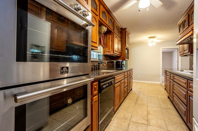 950 SYCAMORE Lane, Lancaster, TX 75146