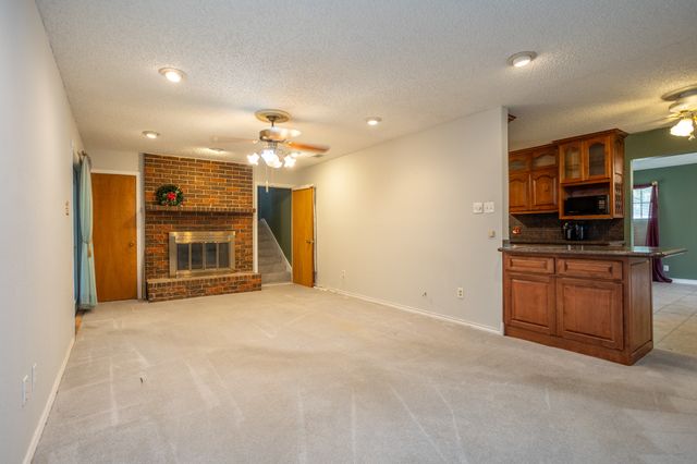 950 SYCAMORE Lane, Lancaster, TX 75146