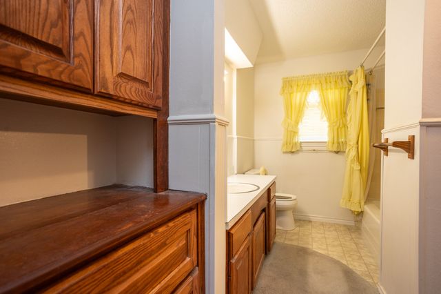 950 SYCAMORE Lane, Lancaster, TX 75146