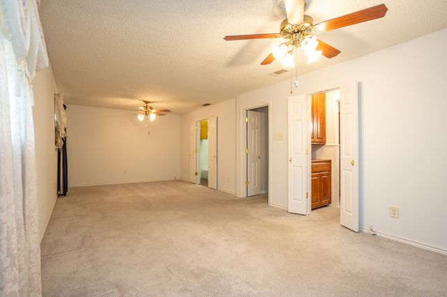 950 SYCAMORE Lane, Lancaster, TX 75146