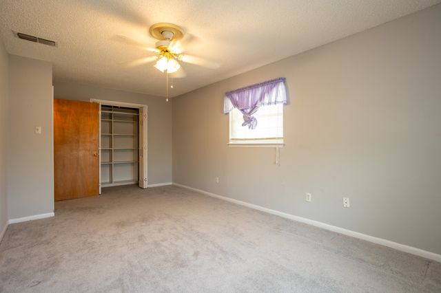 950 SYCAMORE Lane, Lancaster, TX 75146