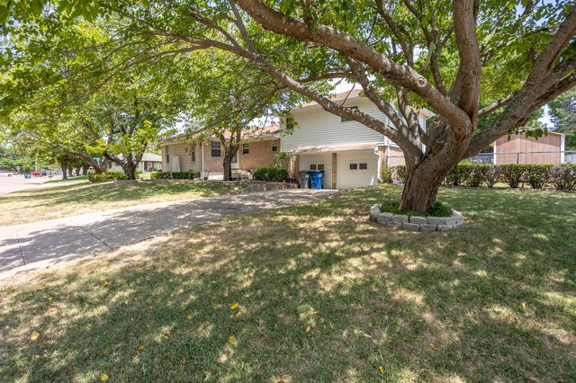950 SYCAMORE Lane, Lancaster, TX 75146