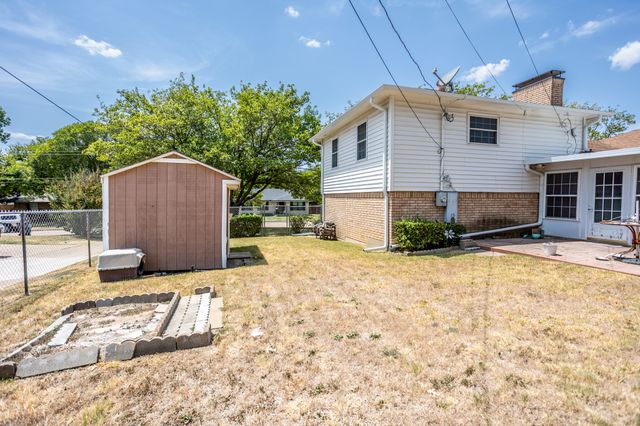 950 SYCAMORE Lane, Lancaster, TX 75146