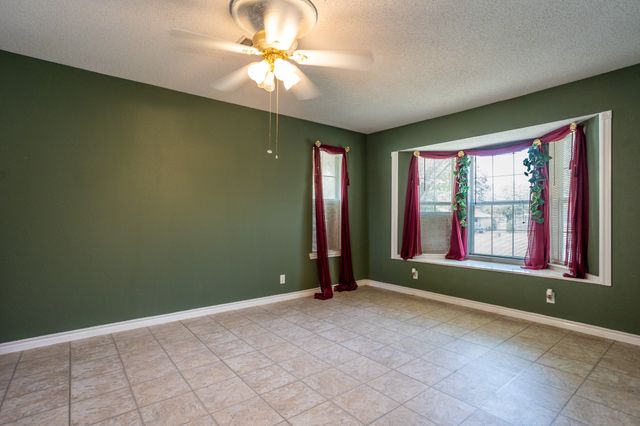 950 SYCAMORE Lane, Lancaster, TX 75146
