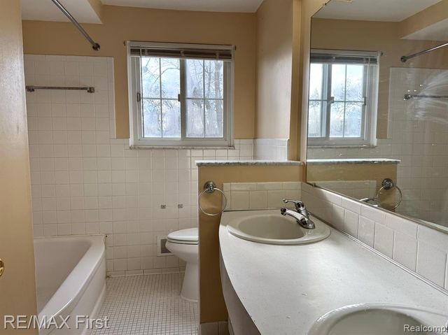 4826 Bates Drive, Warren, MI 48092