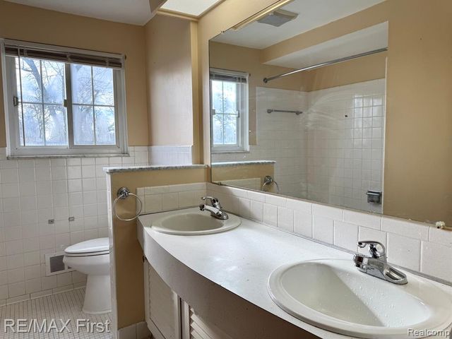 4826 Bates Drive, Warren, MI 48092