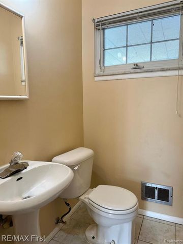 4826 Bates Drive, Warren, MI 48092