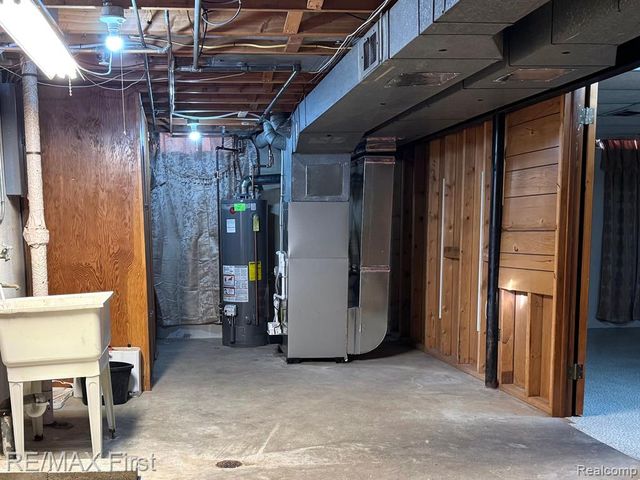 4826 Bates Drive, Warren, MI 48092