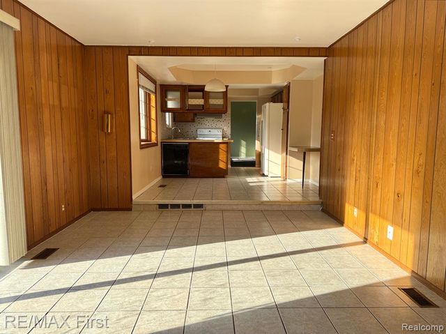 4826 Bates Drive, Warren, MI 48092