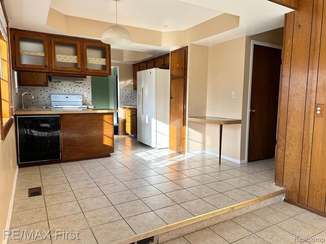 4826 Bates Drive, Warren, MI 48092