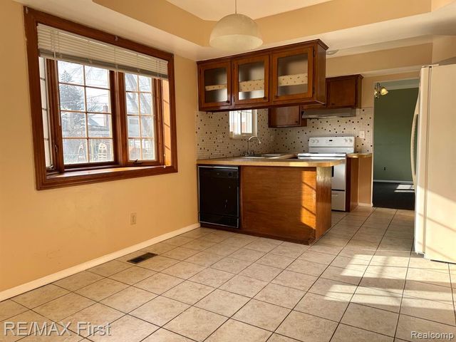 4826 Bates Drive, Warren, MI 48092