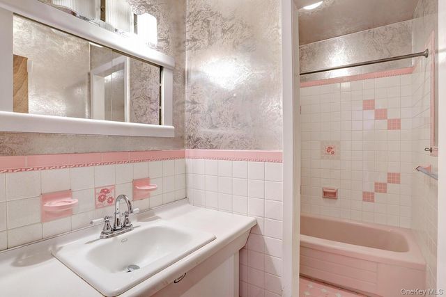 5 Steinway Court, Suffern, NY 10901