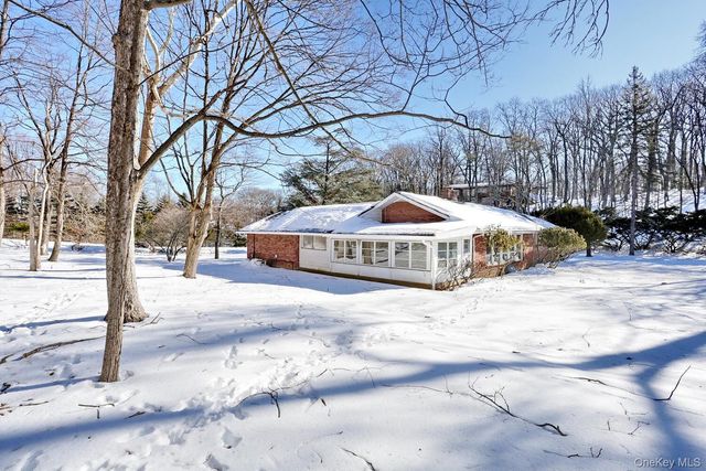 5 Steinway Court, Suffern, NY 10901