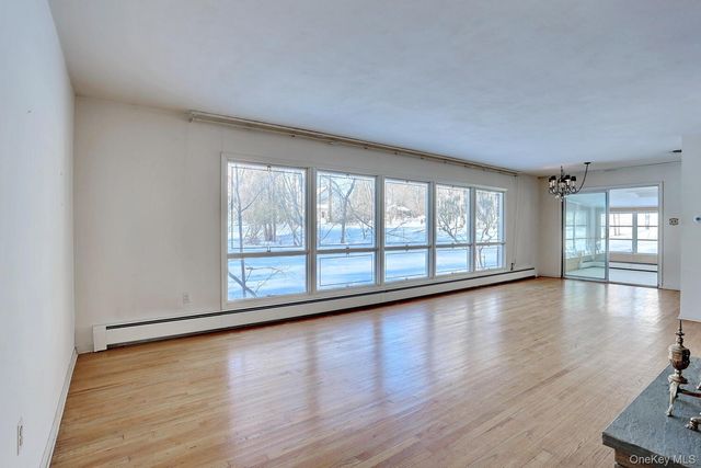 5 Steinway Court, Suffern, NY 10901