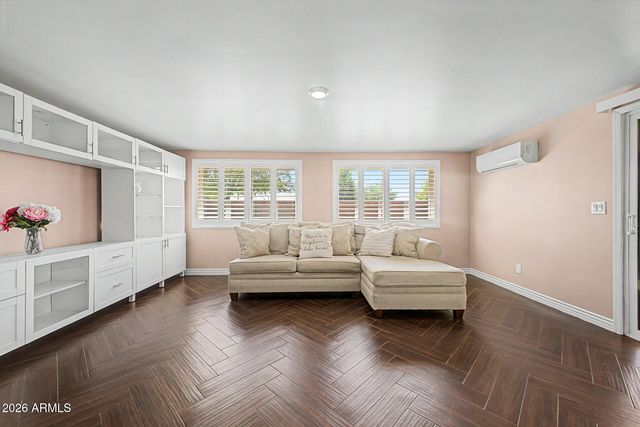 2919 E WOODLAND Drive, Phoenix, AZ 85048