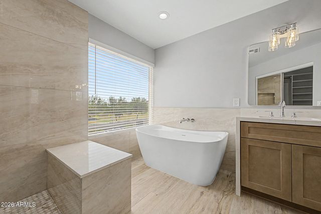 2919 E WOODLAND Drive, Phoenix, AZ 85048