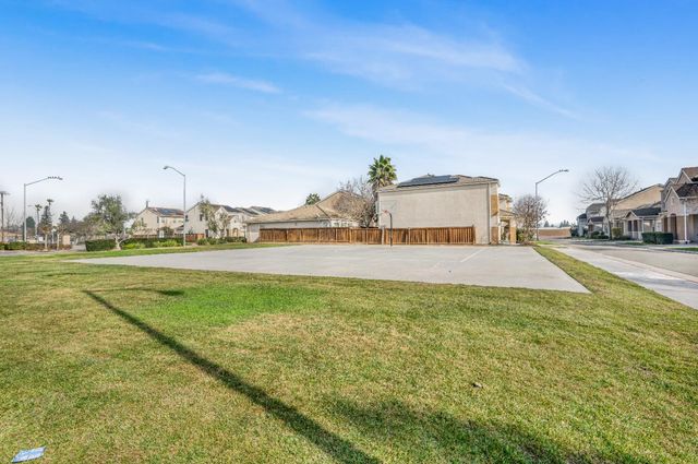 4626 W Javier Way, Fresno, CA 93722