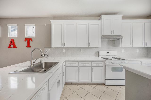 4626 W Javier Way, Fresno, CA 93722