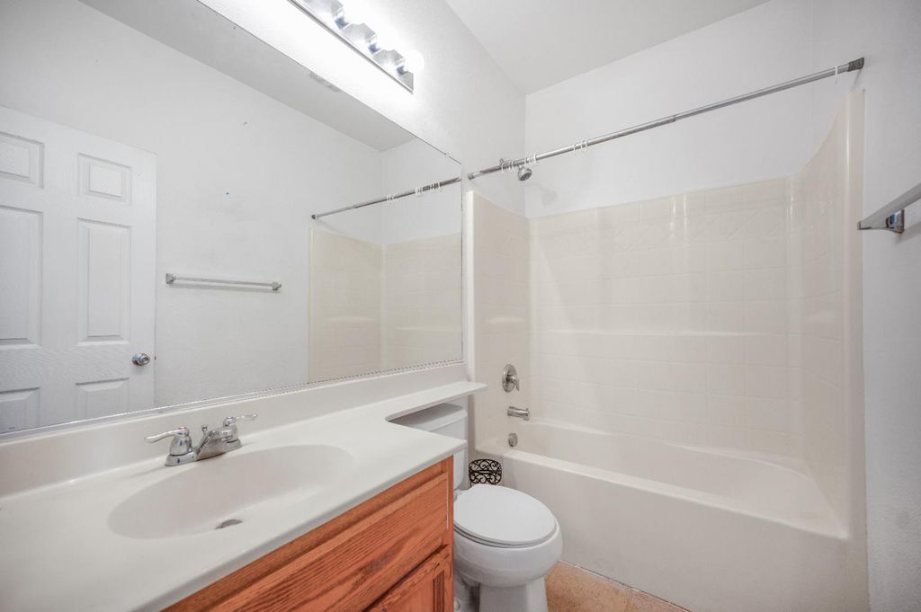 Image 16 of property listing at 4626 W Javier Way, Fresno, CA 93722