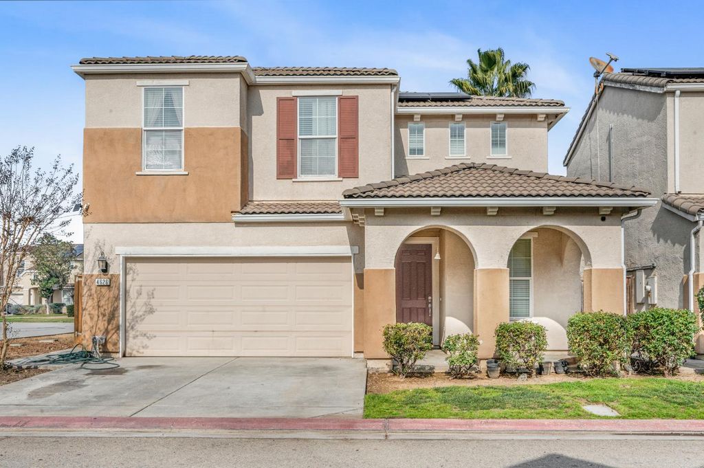 Image 2 of property listing at 4626 W Javier Way, Fresno, CA 93722