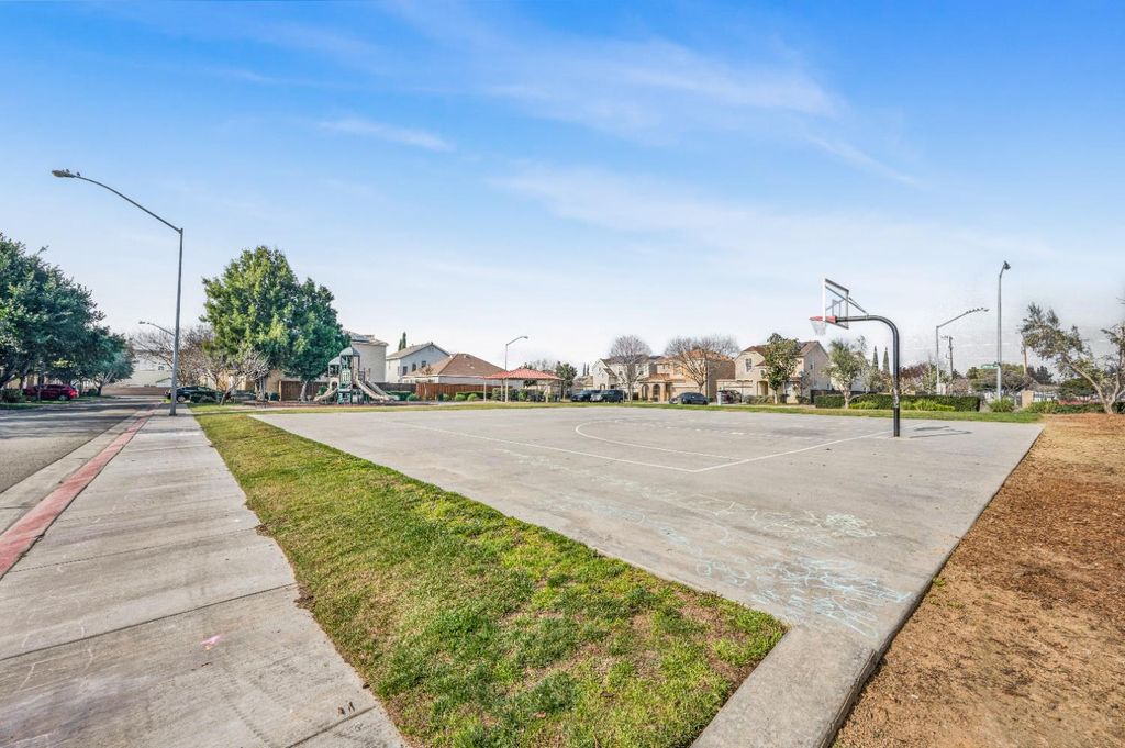 Image 24 of property listing at 4626 W Javier Way, Fresno, CA 93722