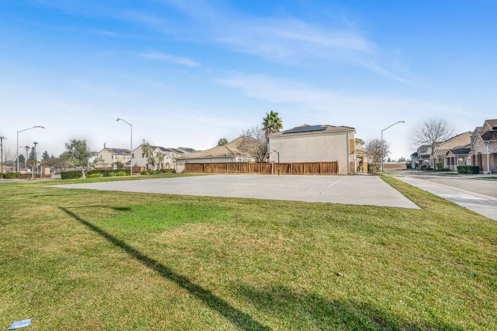 Image 26 of property listing at 4626 W Javier Way, Fresno, CA 93722