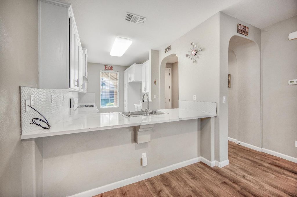 Image 5 of property listing at 4626 W Javier Way, Fresno, CA 93722