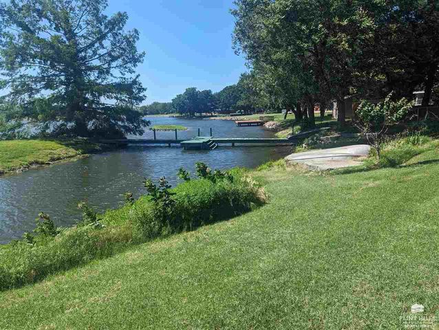 5720 Elbo View Dr., Manhattan, KS 66502