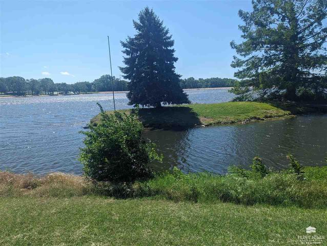 5720 Elbo View Dr., Manhattan, KS 66502