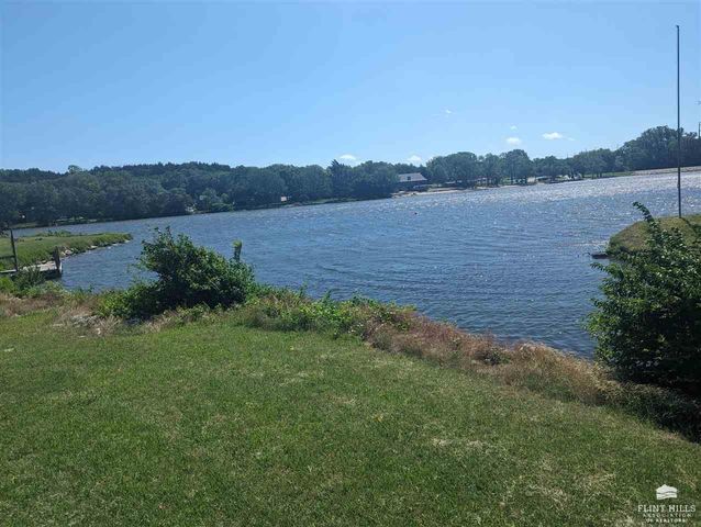 5720 Elbo View Dr., Manhattan, KS 66502