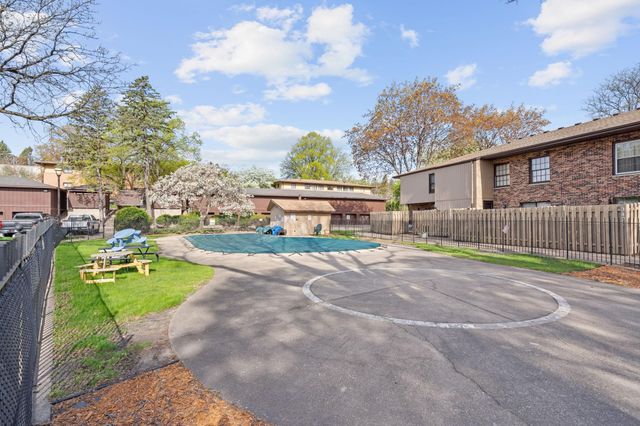 2409 Unity Avenue N, Golden Valley, MN 55422