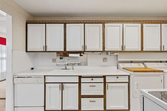 2409 Unity Avenue N, Golden Valley, MN 55422
