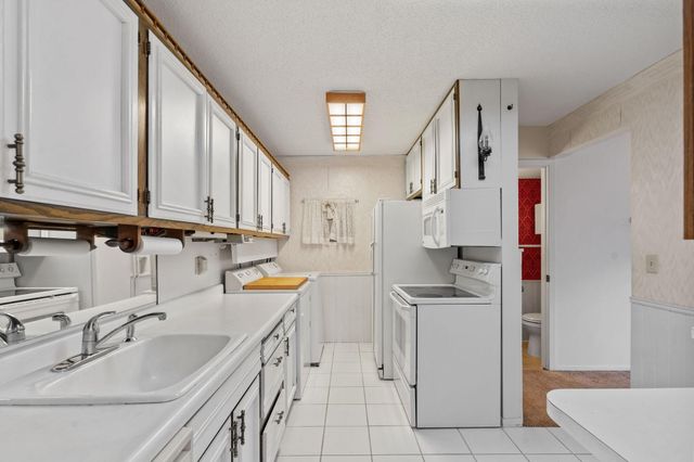 2409 Unity Avenue N, Golden Valley, MN 55422