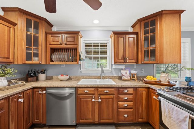 5334 Saxon Drive, Houston, TX 77092
