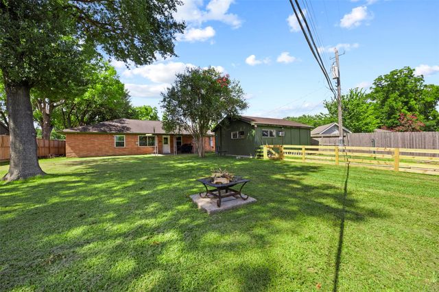 5334 Saxon Drive, Houston, TX 77092