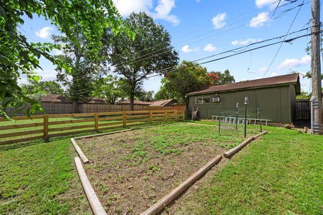 5334 Saxon Drive, Houston, TX 77092