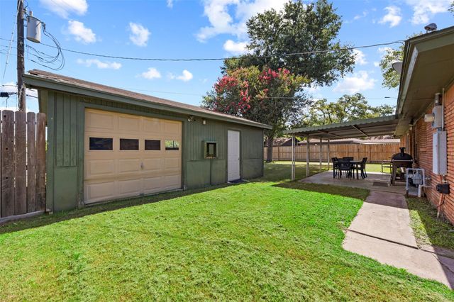 5334 Saxon Drive, Houston, TX 77092