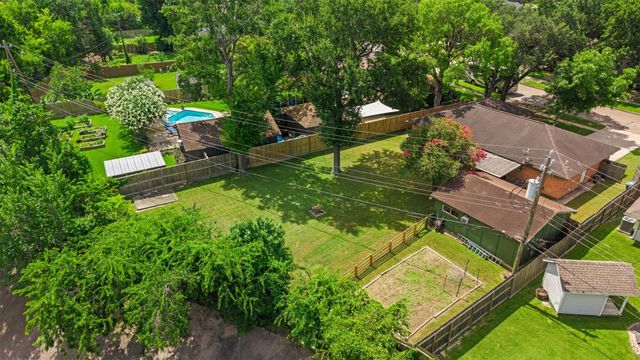 5334 Saxon Drive, Houston, TX 77092